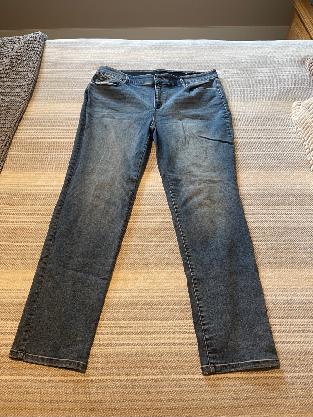 Chicos straight leg jeans 3R 16